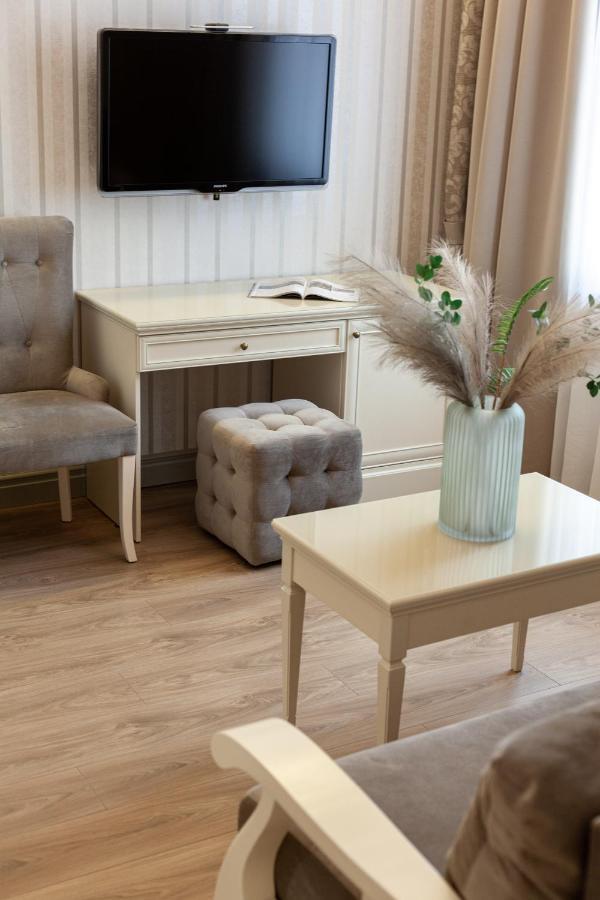 Royal Mini-Apart Hotel On Rynok Square Lviv Ngoại thất bức ảnh