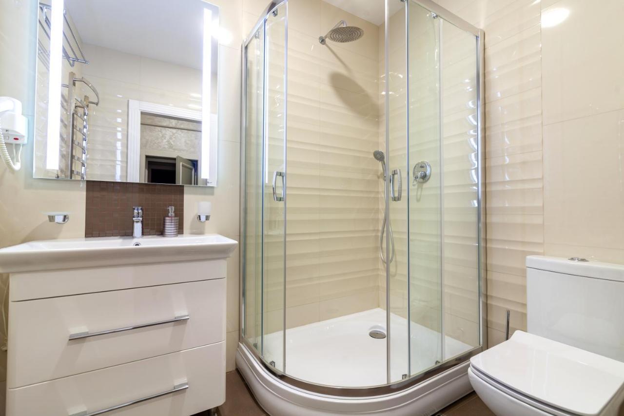 Royal Mini-Apart Hotel On Rynok Square Lviv Ngoại thất bức ảnh