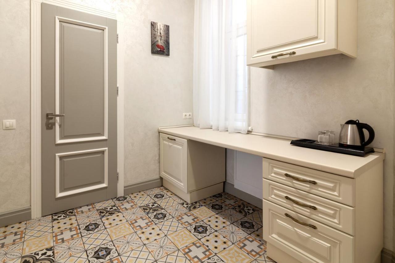 Royal Mini-Apart Hotel On Rynok Square Lviv Ngoại thất bức ảnh