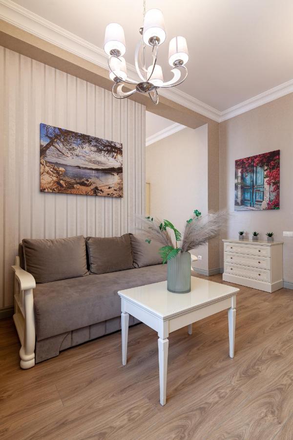 Royal Mini-Apart Hotel On Rynok Square Lviv Ngoại thất bức ảnh