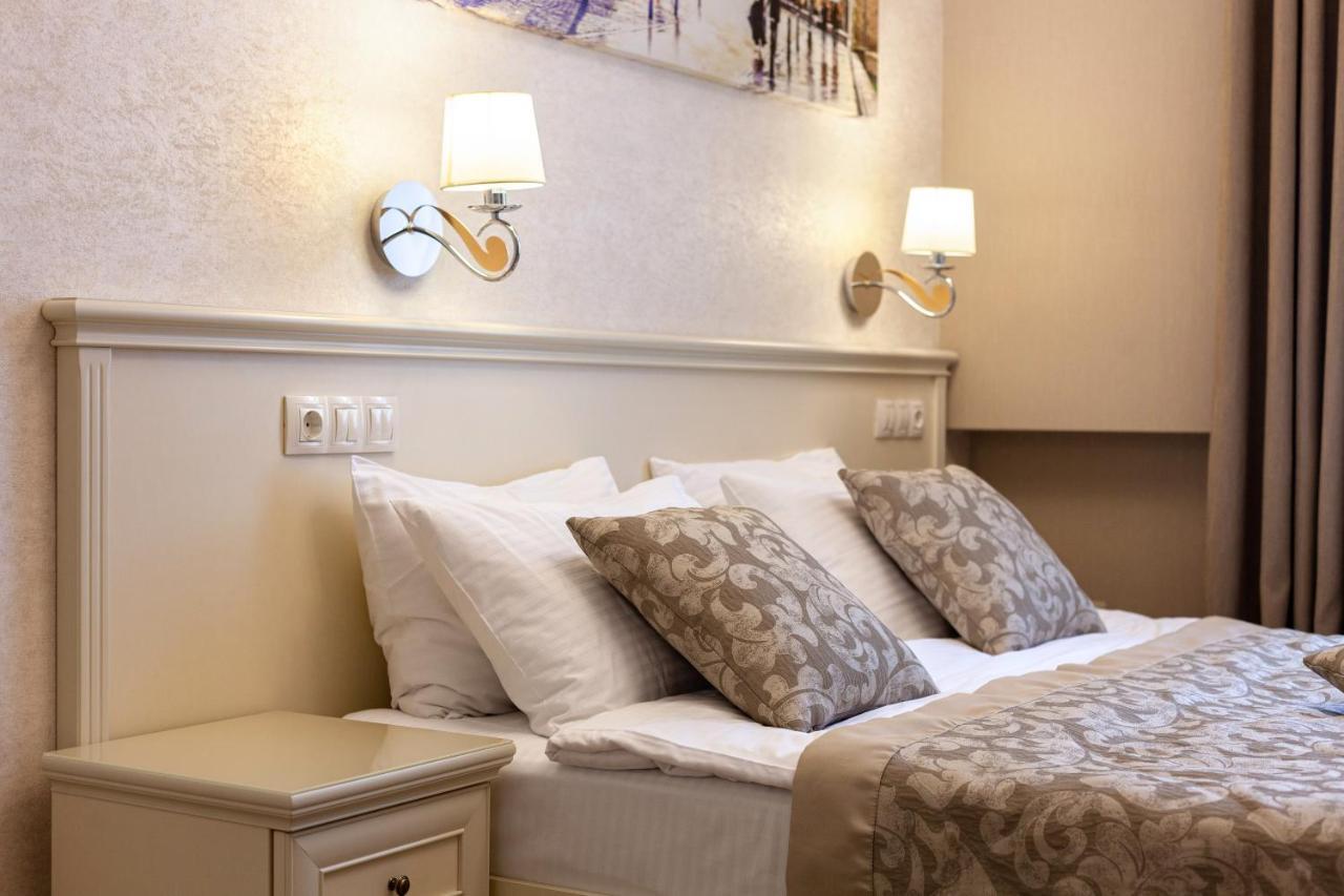 Royal Mini-Apart Hotel On Rynok Square Lviv Ngoại thất bức ảnh
