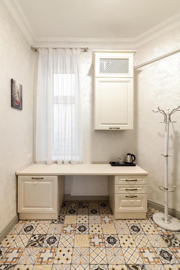 Royal Mini-Apart Hotel On Rynok Square Lviv Ngoại thất bức ảnh